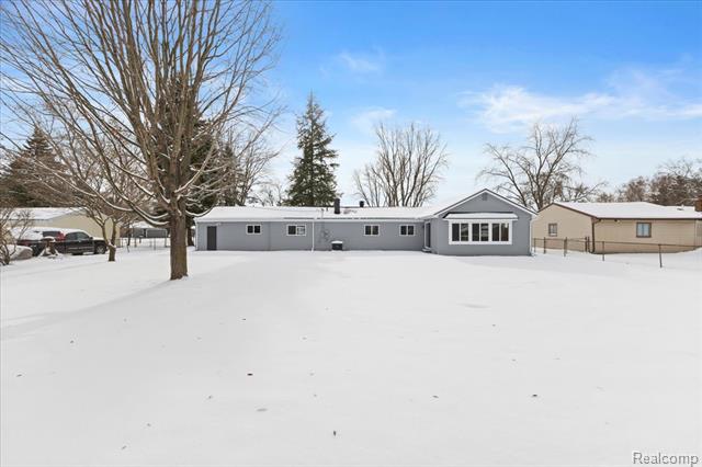 Builiding view thirty nine for 5348 Burgundy, Clarkston, MI. 48346