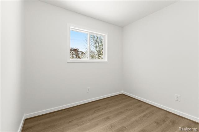 Builiding view thirty one for 5348 Burgundy, Clarkston, MI. 48346