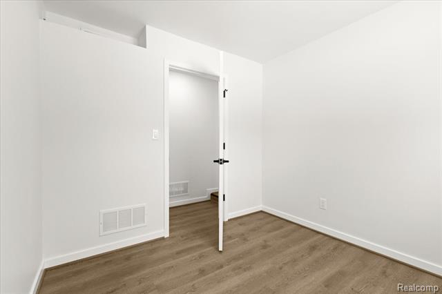 Builiding view thirty two for 5348 Burgundy, Clarkston, MI. 48346