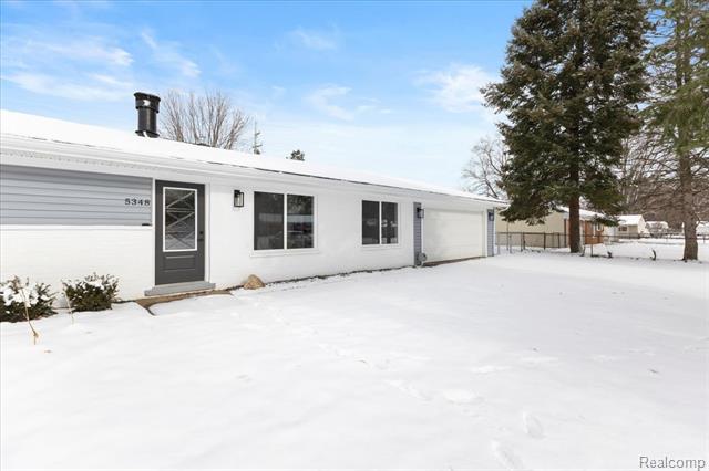 Builiding view three for 5348 Burgundy, Clarkston, MI. 48346