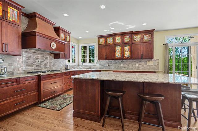 Builiding view twenty three for 109 Knorrwood, Rochester, MI. 48306