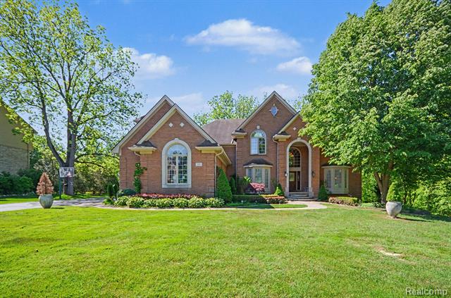 front view for 109 Knorrwood Dr, Rochester, Mi. 48306