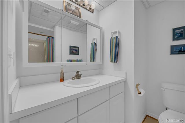 Builiding view sixteen for 3132 Bridlewood, Rochester, MI. 48306