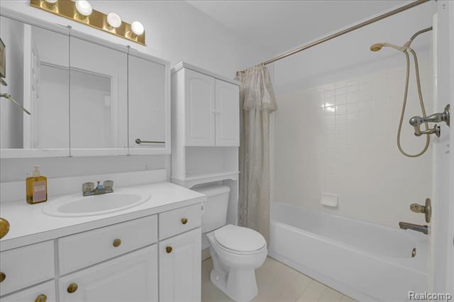 Builiding view twenty eight for 3132 Bridlewood, Rochester, MI. 48306