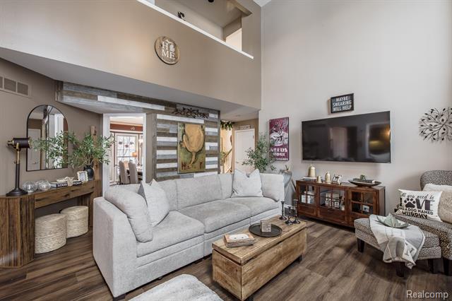 Builiding view eight for 3521 E Pond, Lake Orion, MI. 48359