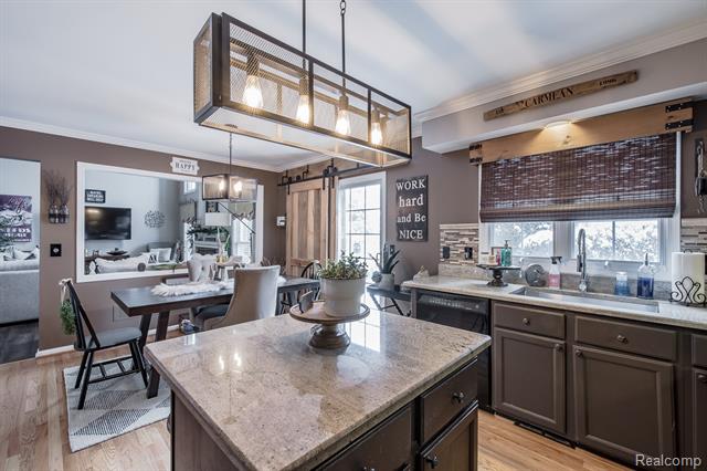 Builiding view fifteen for 3521 E Pond, Lake Orion, MI. 48359