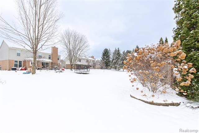 Builiding view forty five for 3521 E Pond, Lake Orion, MI. 48359