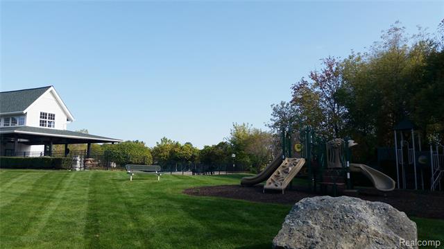 Builiding view forty nine for 3521 E Pond, Lake Orion, MI. 48359