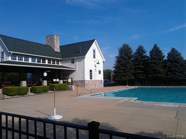 Builiding view forty seven for 3521 E Pond, Lake Orion, MI. 48359