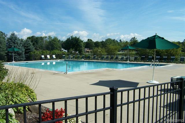 Builiding view forty six for 3521 E Pond, Lake Orion, MI. 48359