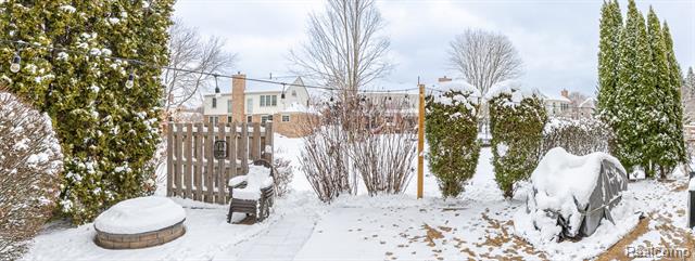 Builiding view forty three for 3521 E Pond, Lake Orion, MI. 48359