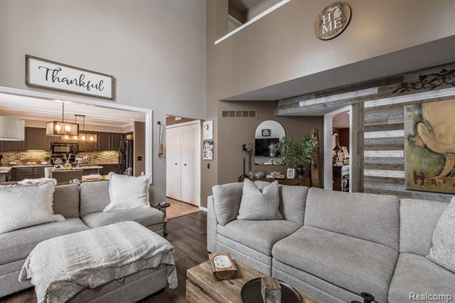 Builiding view ten for 3521 E Pond, Lake Orion, MI. 48359