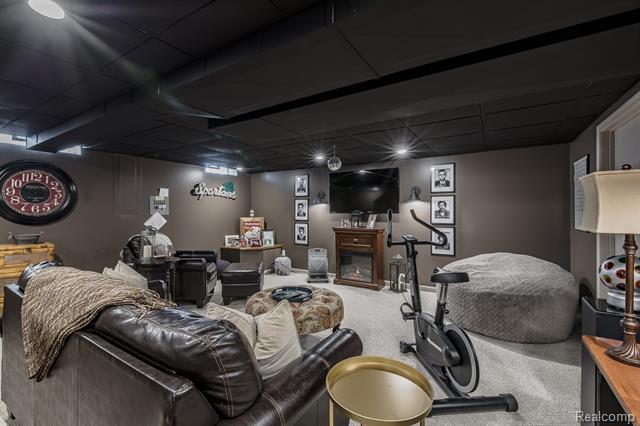 Builiding view thirty five for 3521 E Pond, Lake Orion, MI. 48359