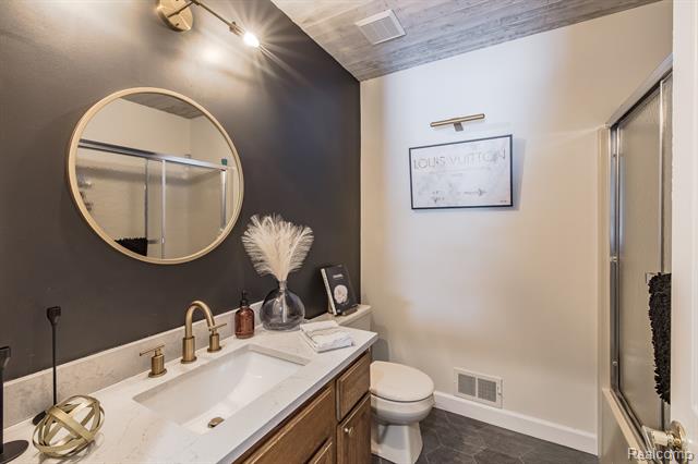 Builiding view thirty four for 3521 E Pond, Lake Orion, MI. 48359