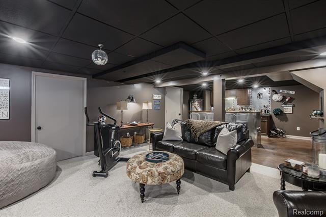 Builiding view thirty seven for 3521 E Pond, Lake Orion, MI. 48359