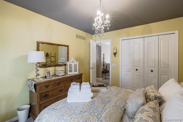 Builiding view thirty three for 3521 E Pond, Lake Orion, MI. 48359