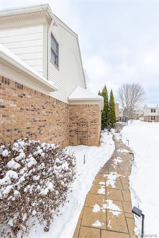 Builiding view three for 3521 E Pond, Lake Orion, MI. 48359