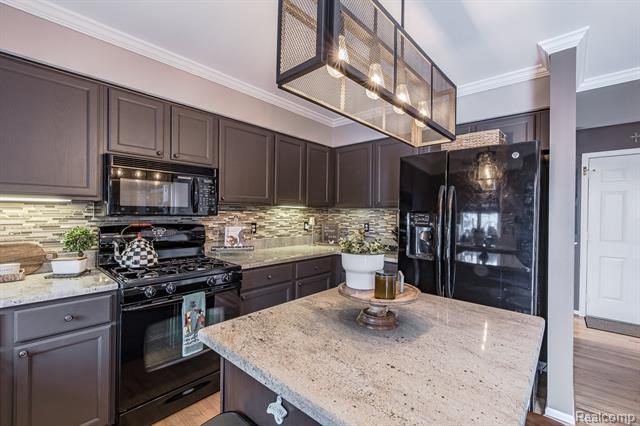 Builiding view twelve for 3521 E Pond, Lake Orion, MI. 48359