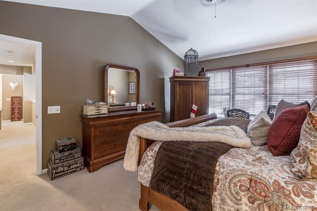 Builiding view twenty five for 3521 E Pond, Lake Orion, MI. 48359