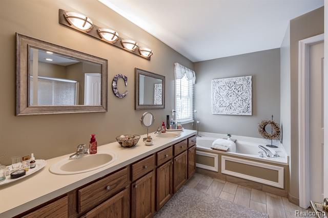 Builiding view twenty seven for 3521 E Pond, Lake Orion, MI. 48359