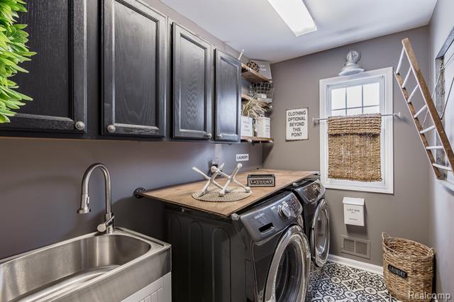 Builiding view twenty three for 3521 E Pond, Lake Orion, MI. 48359