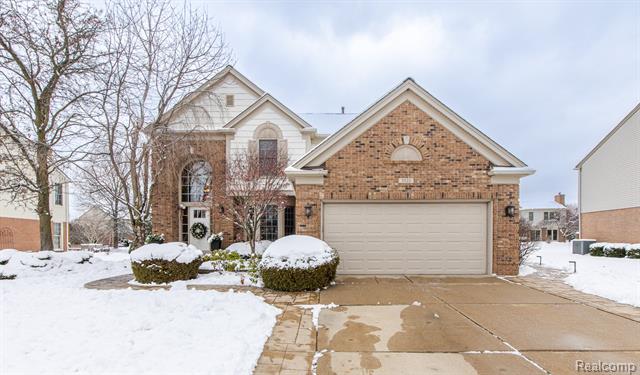 front view for 3521 E Pond Ln, Lake Orion, Mi. 48359
