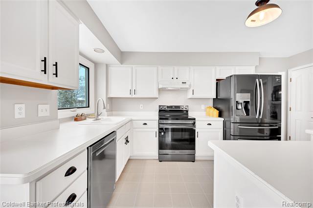 Builiding view nine for 3812 Long Meadow, Lake Orion, MI. 48359