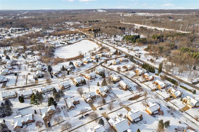 Builiding view thirty four for 3812 Long Meadow, Lake Orion, MI. 48359