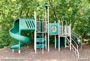 Builiding view thirty seven for 3812 Long Meadow, Lake Orion, MI. 48359