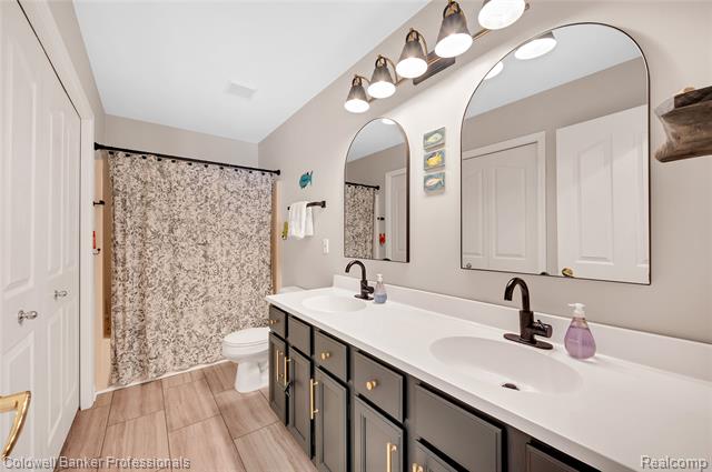 Builiding view twenty three for 3812 Long Meadow, Lake Orion, MI. 48359