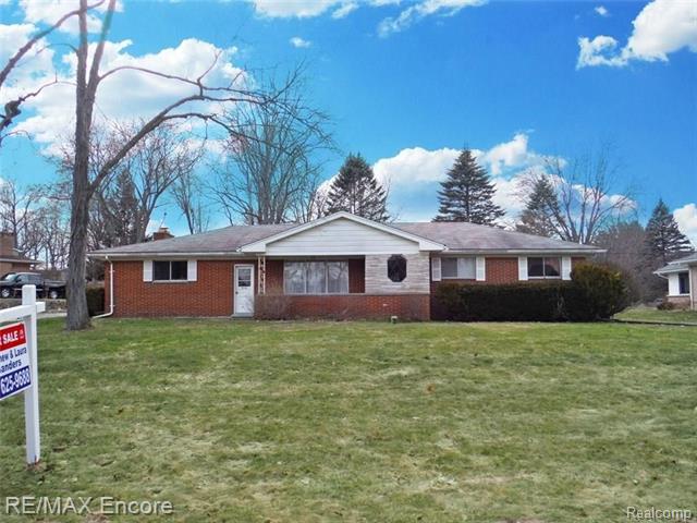 front view for 6141 Paramus, Clarkston, Mi. 48346