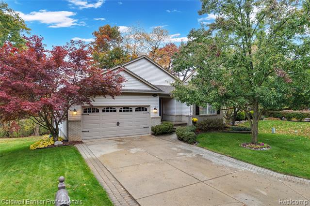 front view for 2376 Forest Hills Dr, Lake Orion, Mi. 48359
