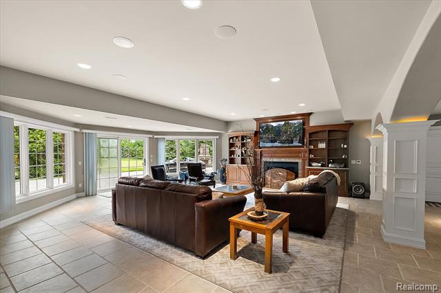 Builiding view fifty eight for 4650 Gatehouse, Rochester, MI. 48306