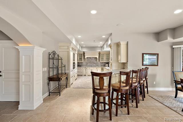 Builiding view fifty two for 4650 Gatehouse, Rochester, MI. 48306