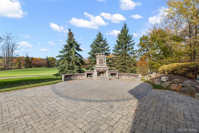 Builiding view five for 4650 Gatehouse, Rochester, MI. 48306