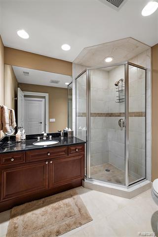 Builiding view forty one for 4650 Gatehouse, Rochester, MI. 48306