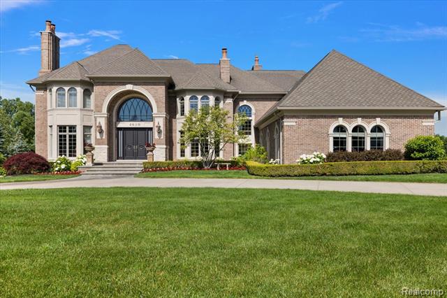 Builiding view seventy six for 4650 Gatehouse, Rochester, MI. 48306