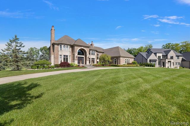 Builiding view seventy two for 4650 Gatehouse, Rochester, MI. 48306