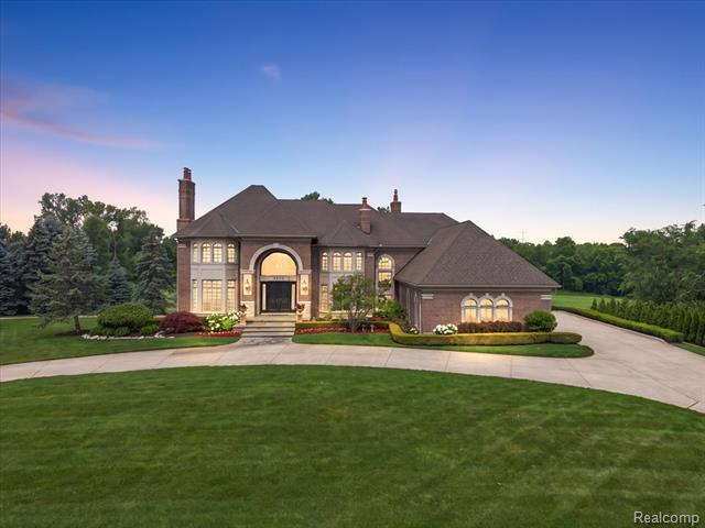 Builiding view sixty seven for 4650 Gatehouse, Rochester, MI. 48306
