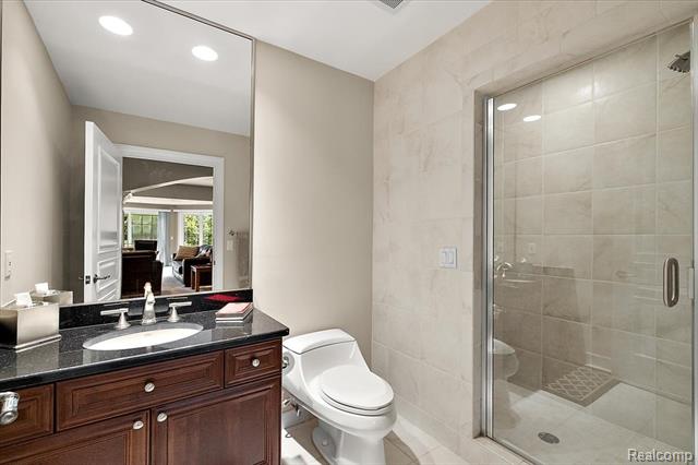 Builiding view sixty for 4650 Gatehouse, Rochester, MI. 48306