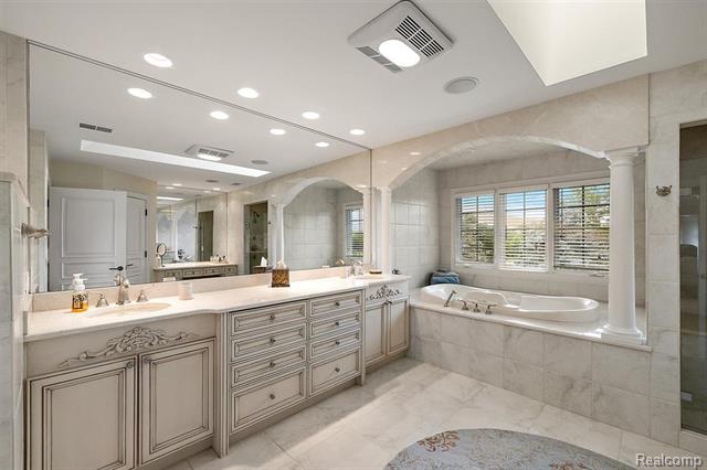 Builiding view thirty six for 4650 Gatehouse, Rochester, MI. 48306