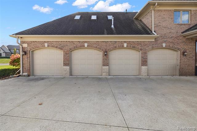 Builiding view three for 4650 Gatehouse, Rochester, MI. 48306
