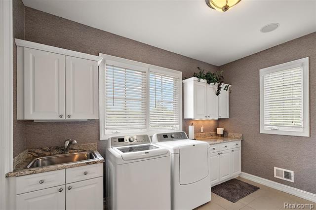 Builiding view twenty eight for 4650 Gatehouse, Rochester, MI. 48306