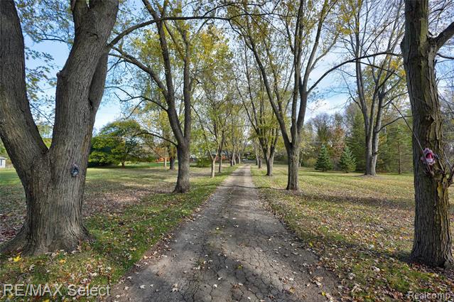 Builiding view five for 550 Rose Center, Holly, MI. 48442