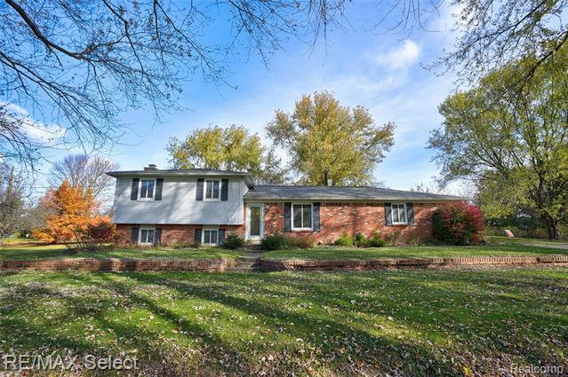 Builiding view four for 550 Rose Center, Holly, MI. 48442