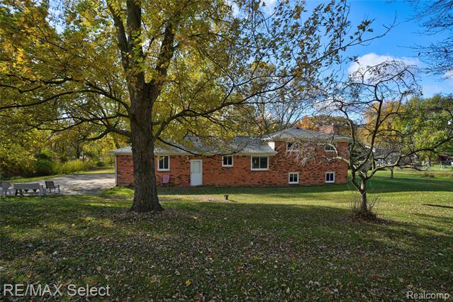 Builiding view nine for 550 Rose Center, Holly, MI. 48442