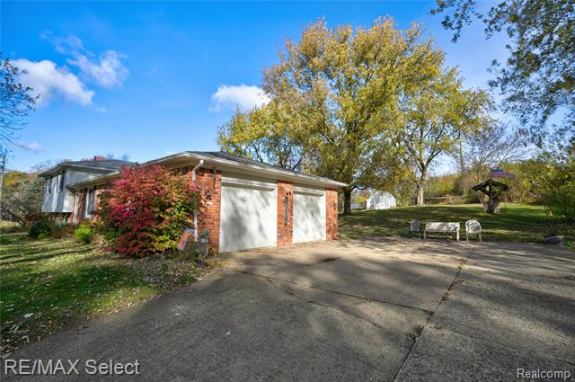 Builiding view seven for 550 Rose Center, Holly, MI. 48442