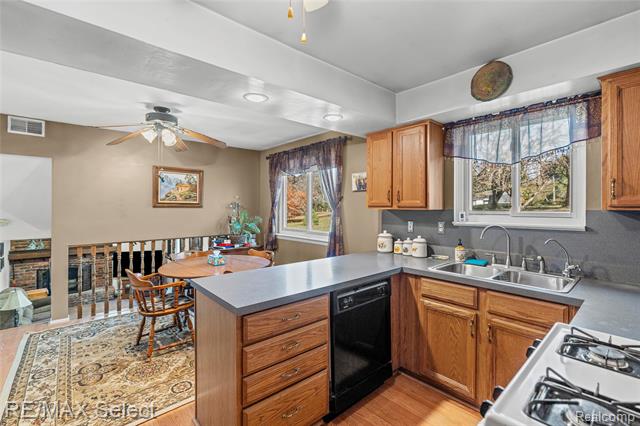 Builiding view thirteen for 550 Rose Center, Holly, MI. 48442