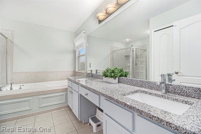 Builiding view eighteen for 3180 Waldon Ridge, Lake Orion, MI. 48359