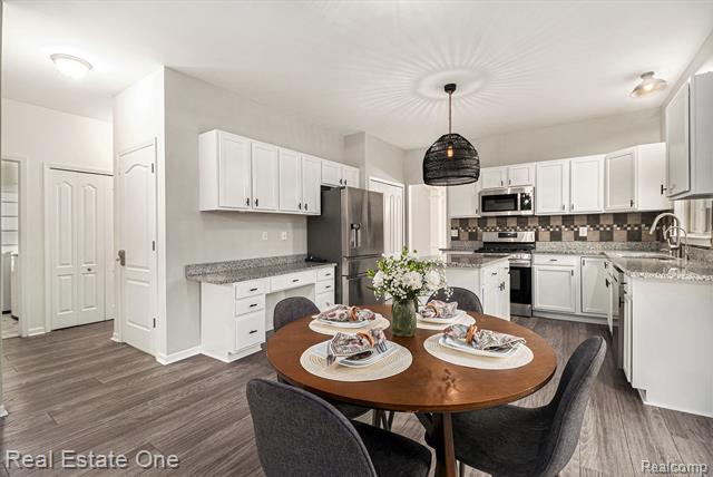 Builiding view eleven for 3180 Waldon Ridge, Lake Orion, MI. 48359